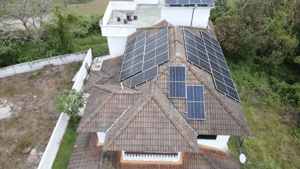 Malaysia-solar-energy-installation-with-Hoymiles-microinverter-1024x576.png