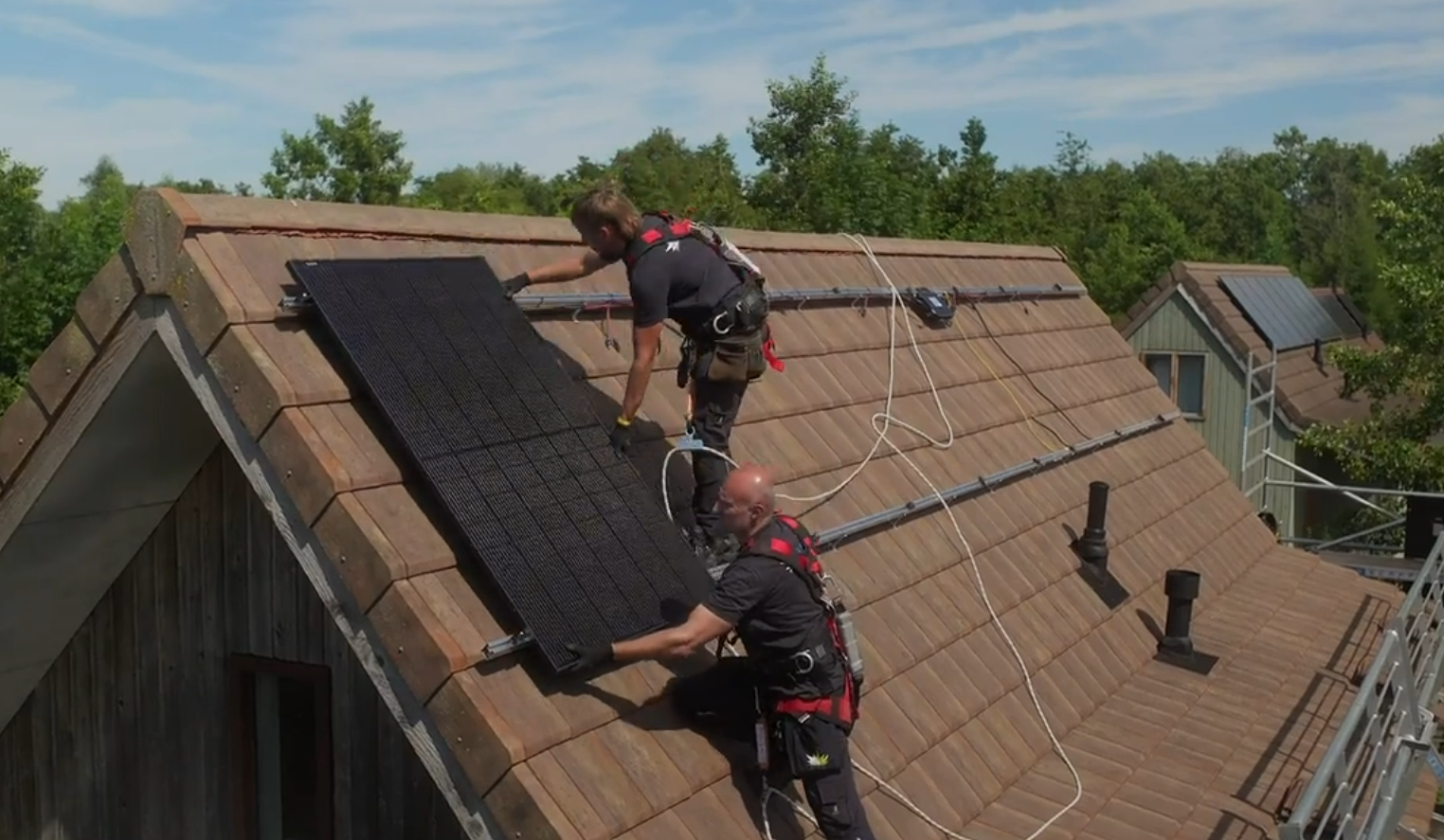 Installing Hoymiles micrroinverter in a Dutch resort 2.png