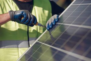 Read more about the article A simple and practical guide to solar panel maintenance