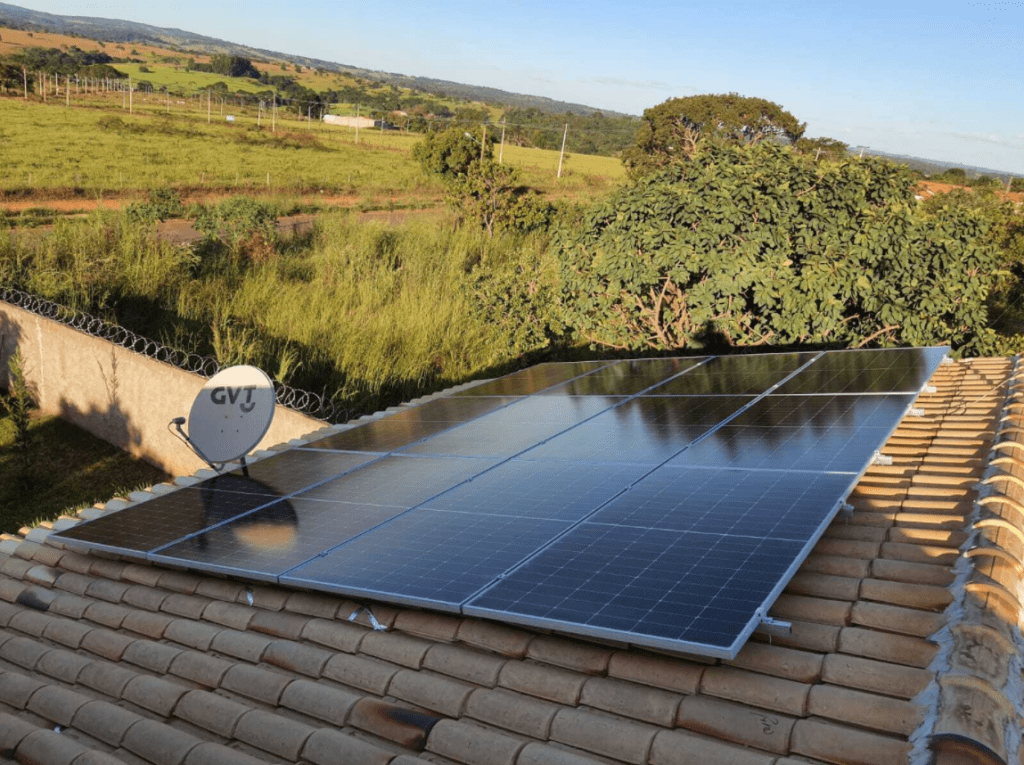 Hoymiles solar project for Brazil roof residential project